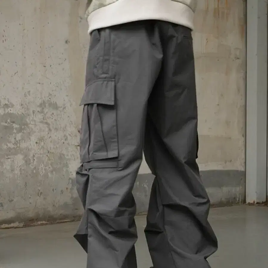 yiyae(이예) Slant Structure Cargo Pants