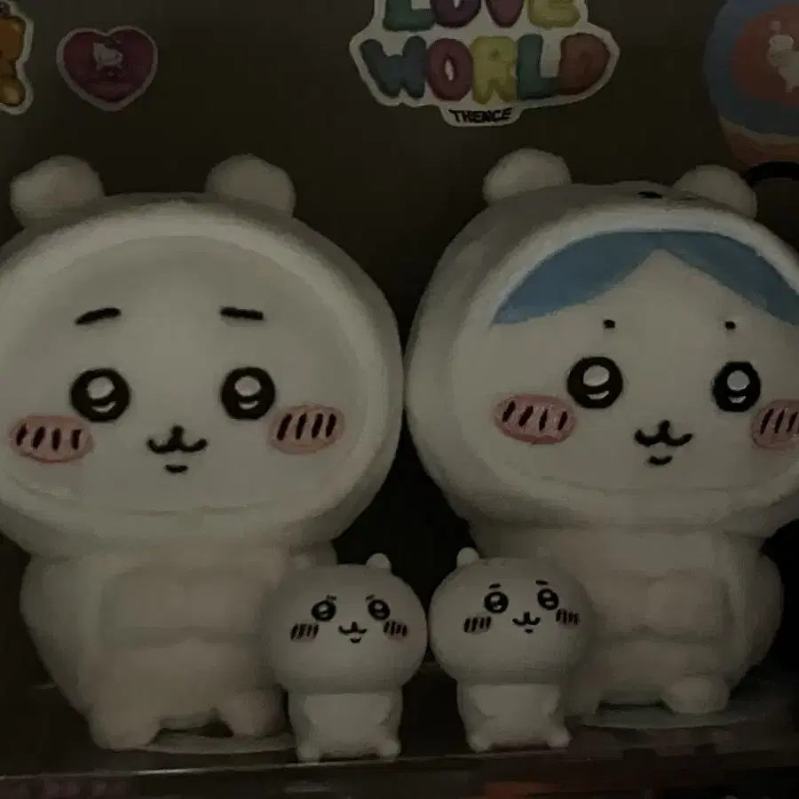 농담곰 탈을 쓴 치이카와 하치와레 + 치이카와 피규어