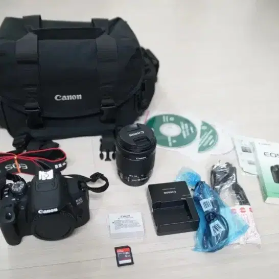 누적컷수 100컷의 S급 캐논 EOS 700D 와 18-55렌즈 세트