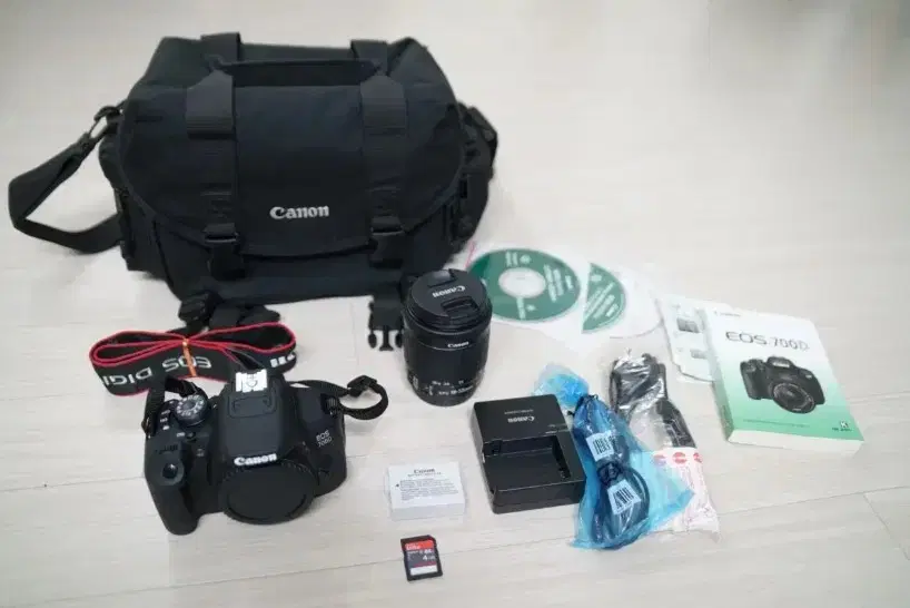 누적컷수 100컷의 S급 캐논 EOS 700D 와 18-55렌즈 세트