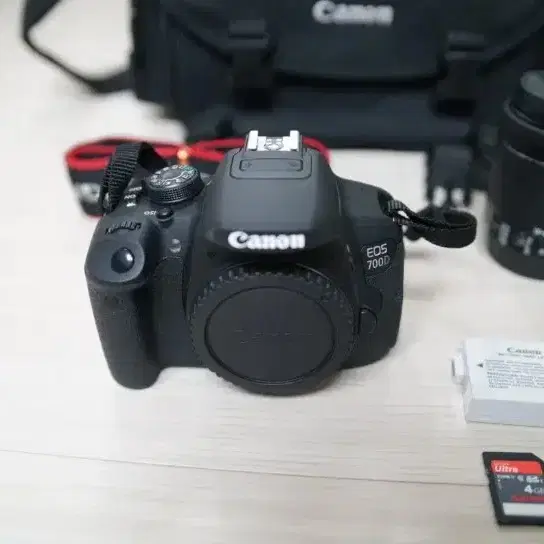 누적컷수 100컷의 S급 캐논 EOS 700D 와 18-55렌즈 세트