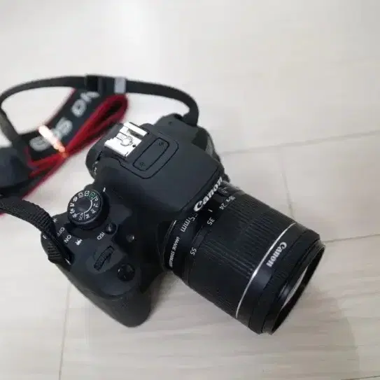 누적컷수 100컷의 S급 캐논 EOS 700D 와 18-55렌즈 세트