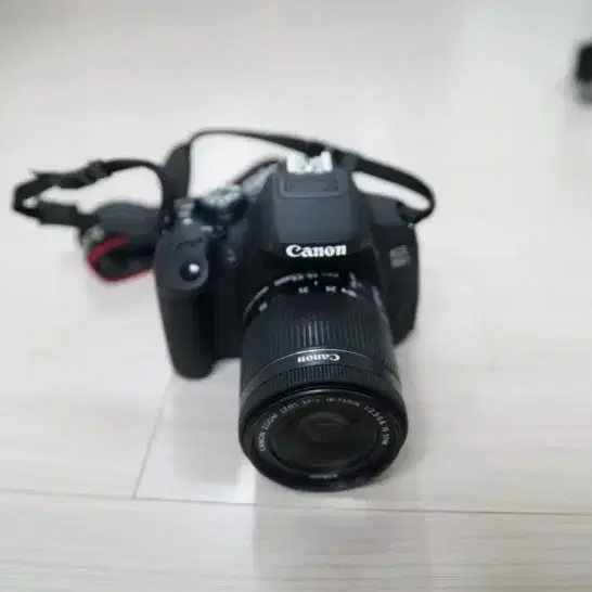 누적컷수 100컷의 S급 캐논 EOS 700D 와 18-55렌즈 세트