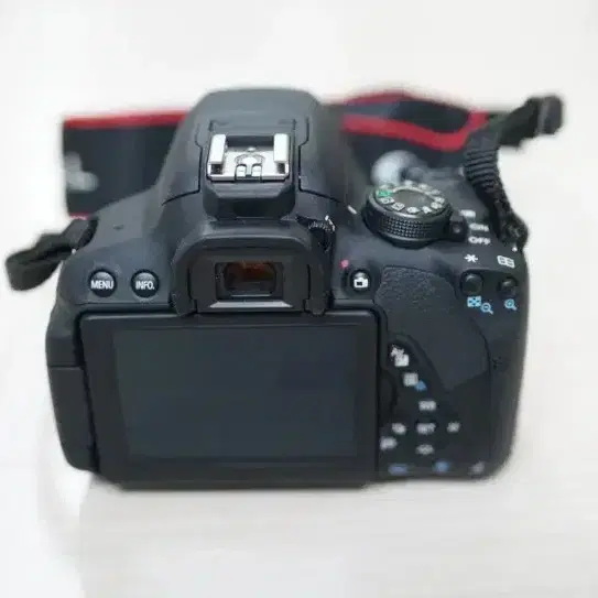 누적컷수 100컷의 S급 캐논 EOS 700D 와 18-55렌즈 세트