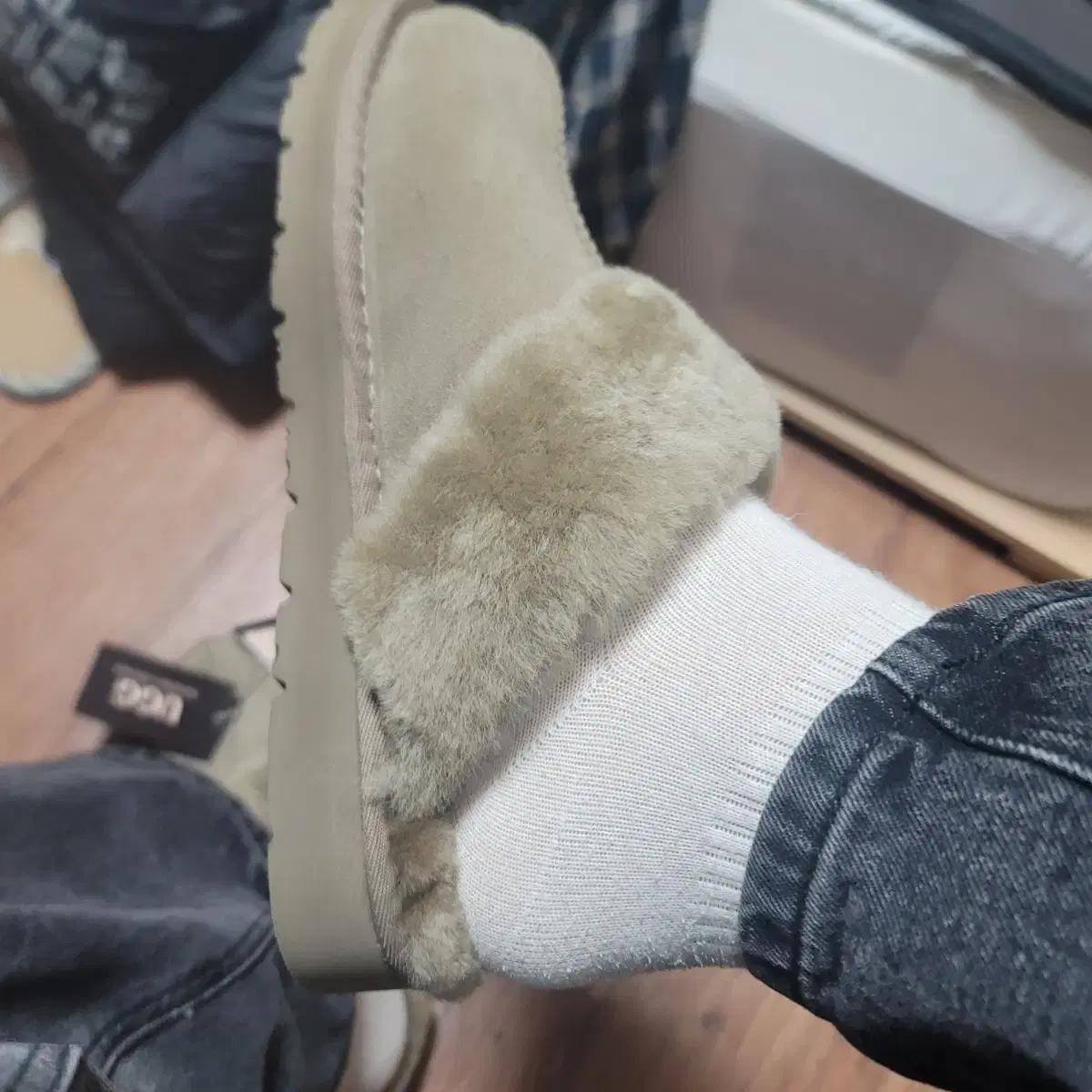 UGG 어그 슬리퍼 브라운?(박스풀, 미사용 정품 새제품) 팝니다