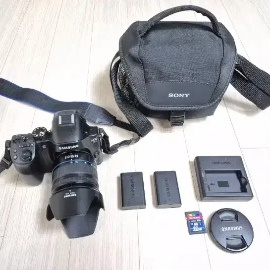 삼성 중급용 미러리스 카메라 NX30 과 18-55렌즈 세트