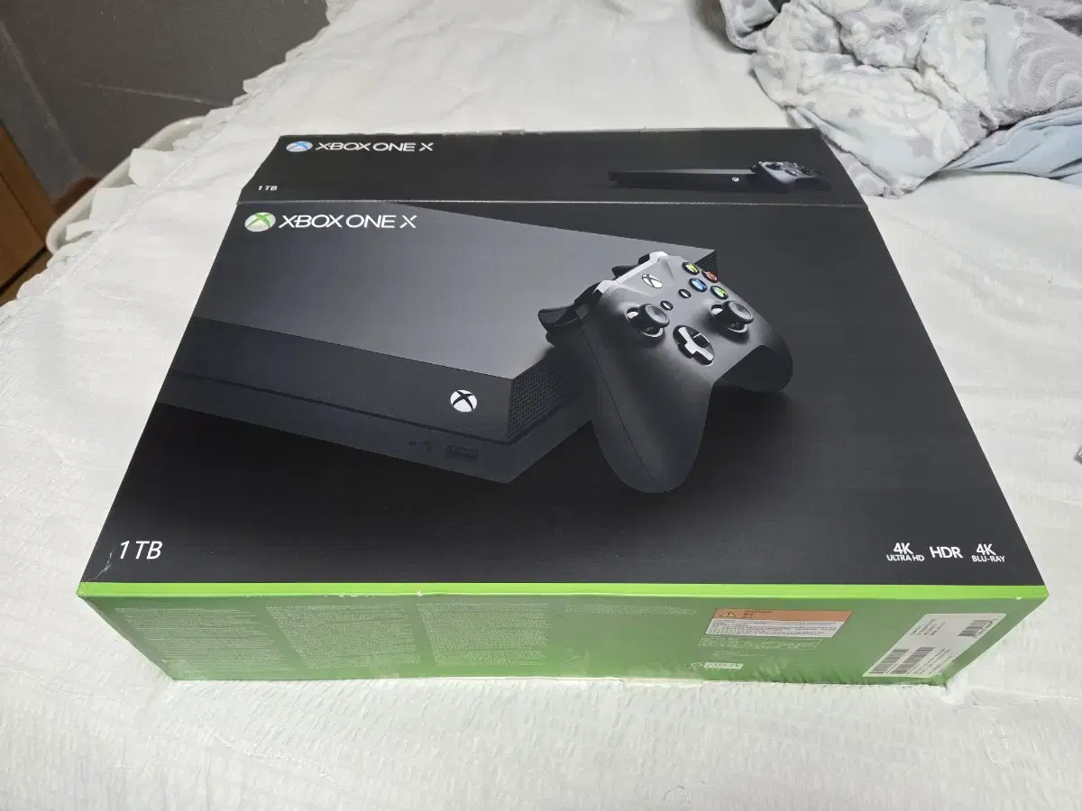 엑스박스원엑스(Xbox one x) 팝니다.