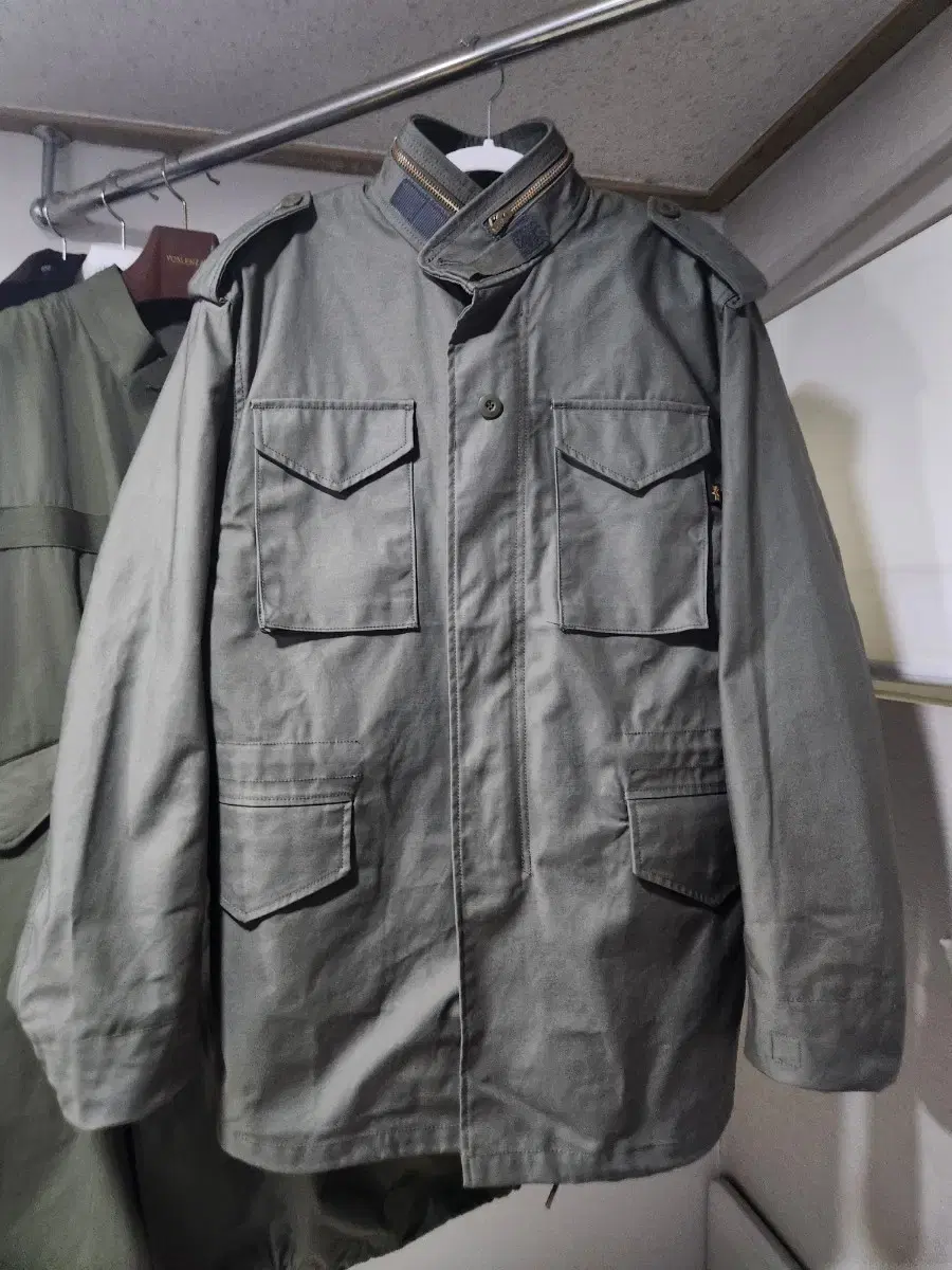 Sells the Alpine Industries m65 field coat in size S