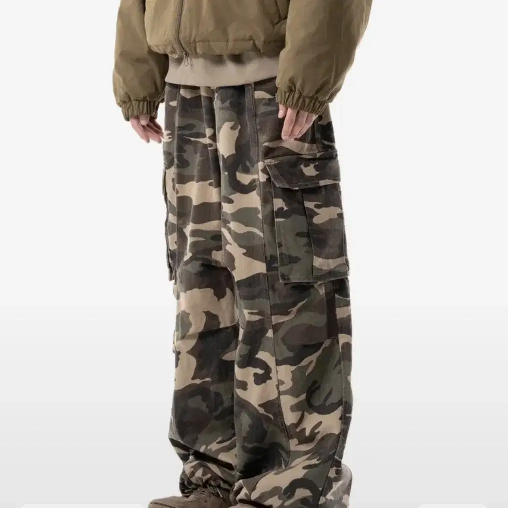 아캄 AAKAM Camouflage Twill Cargo Pants