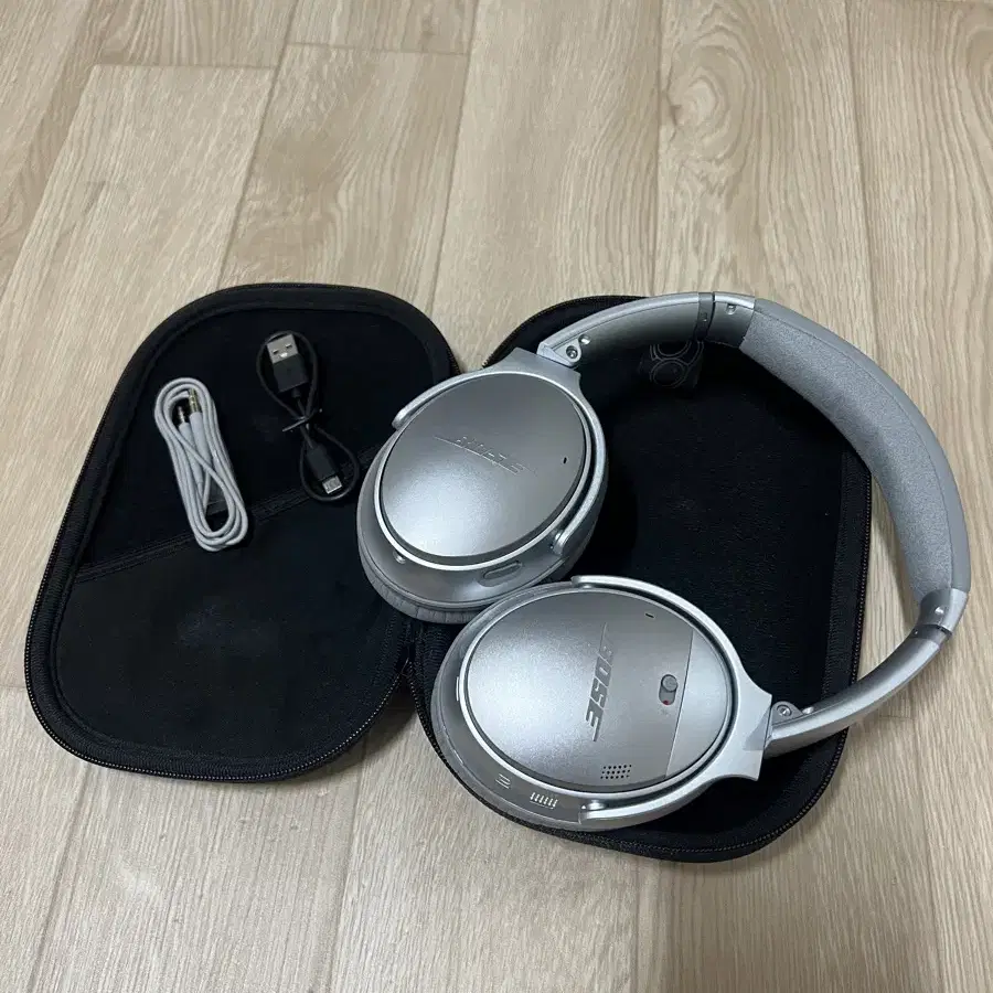 QC35 실버 판매합니다.