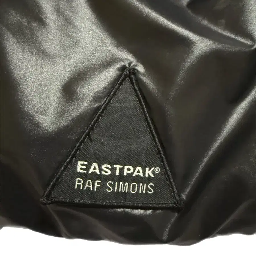 Raf Simons x Eastpak 나일론 패딩 숄더백