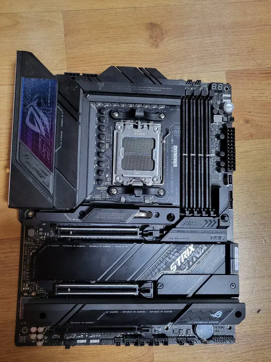 asus rog strix x670e-e gaming wifi 팝니다