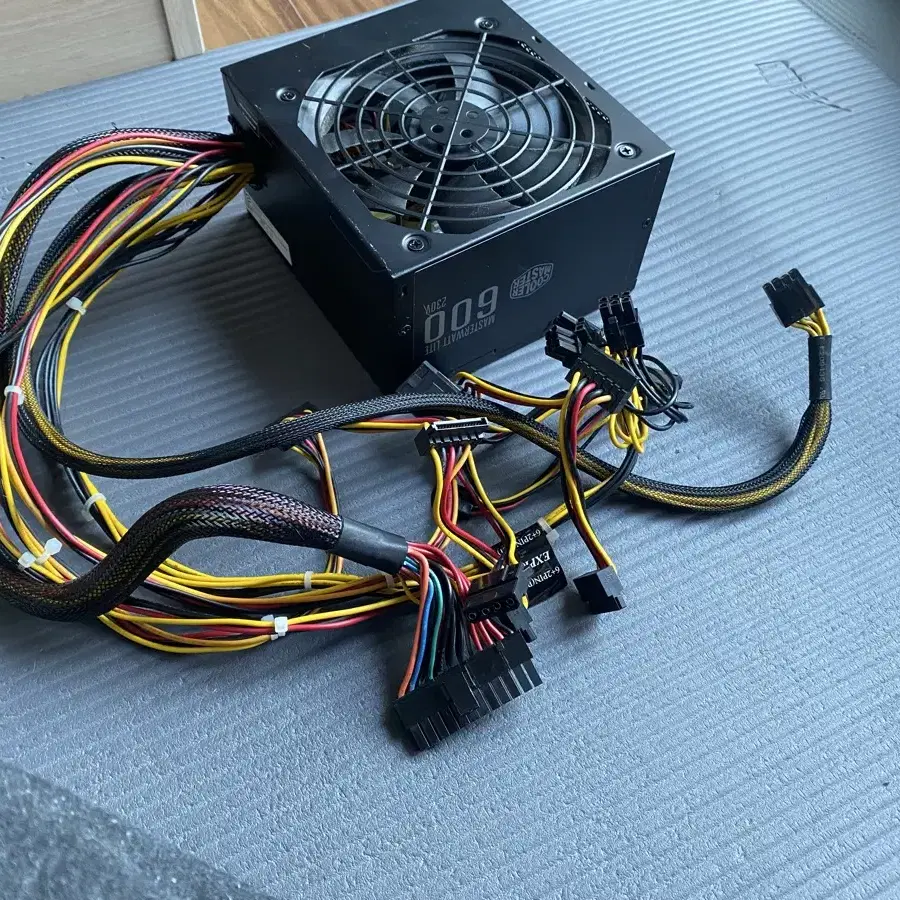 쿨러마스터600w 파워