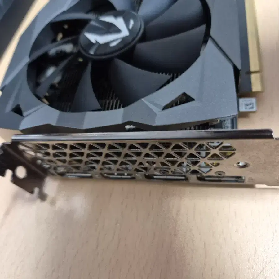 ZOtac gtx 1660 super 백플레이트