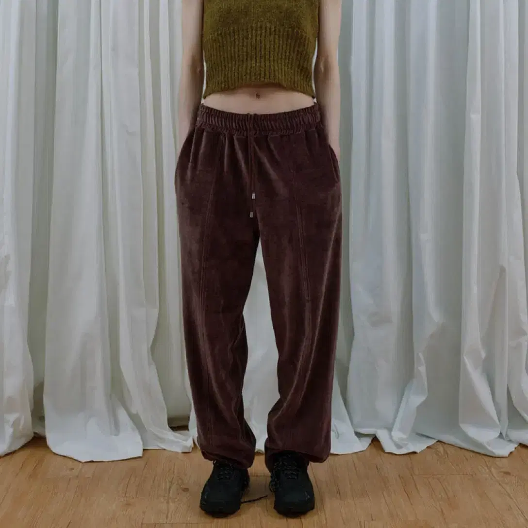 에토스 벨루아 팬츠 브라운 VELOUR PANTS