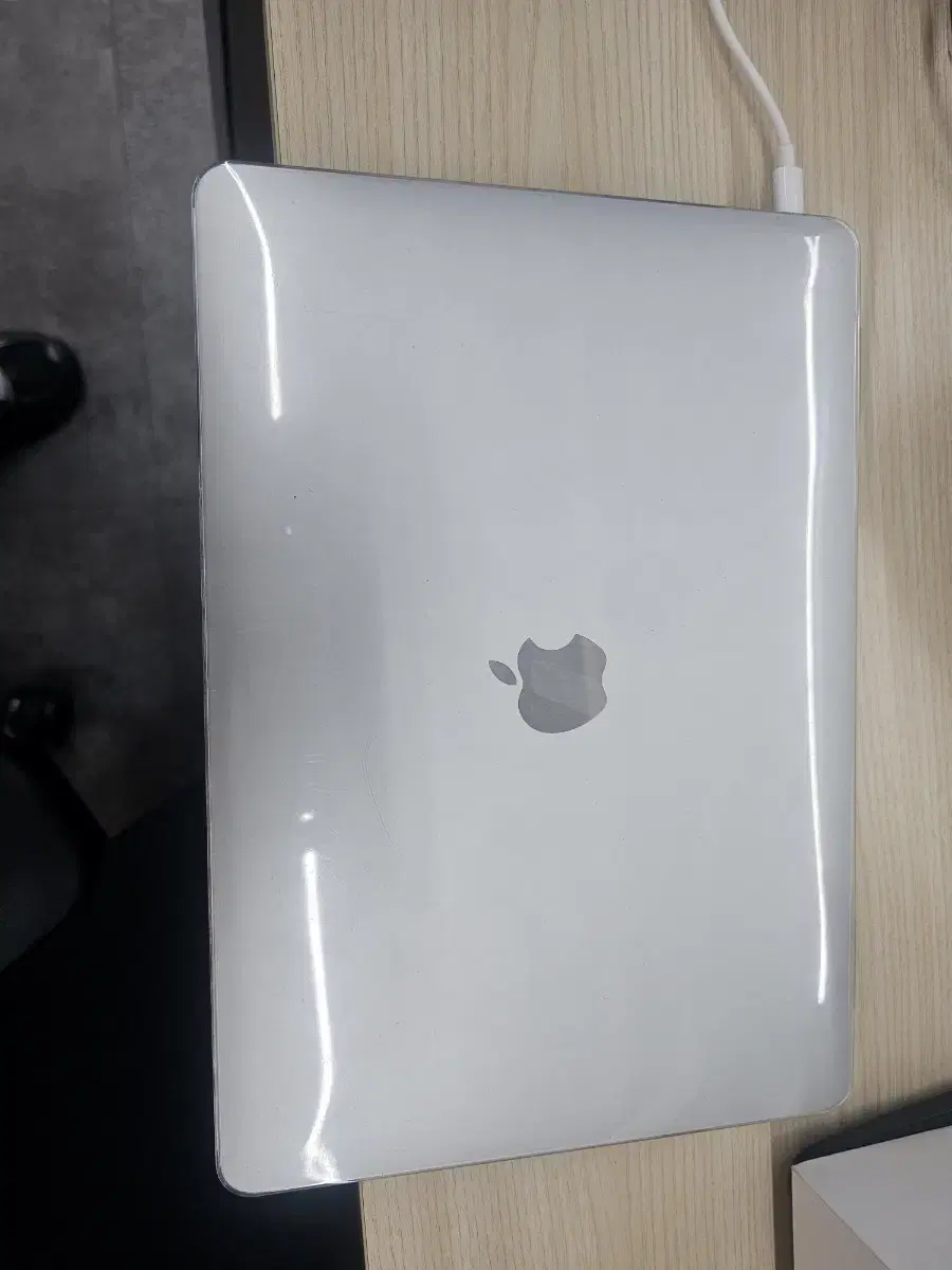 I'm selling a MacBook Air. Please check the photo.