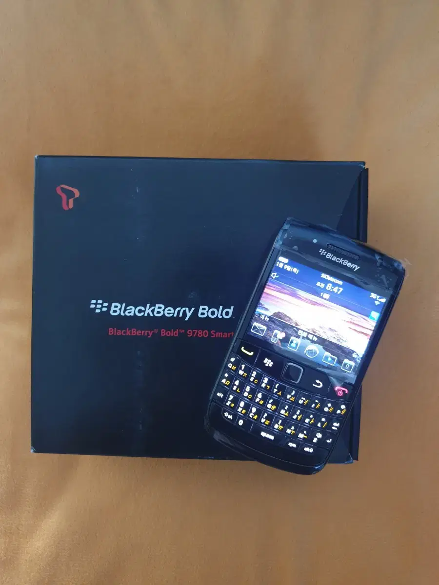 [Gaegeongchongpum Box] BlackBerry 9780 SK 3G old smartphone