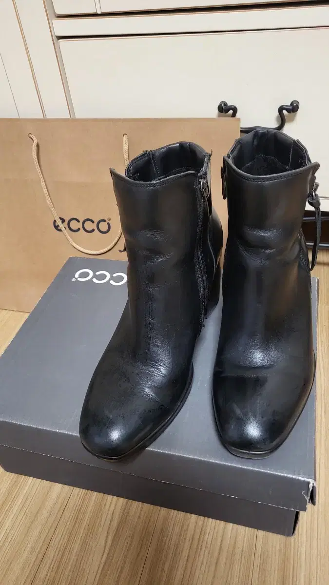 Eco-friendly angle boots. I want to buy more than 20 pairs.