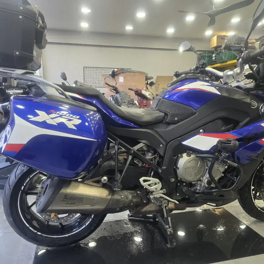 BMW s1000xr 아크라포빅 16년 4.4만 팝니다