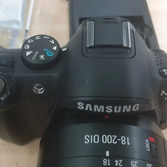 삼성 미러리스 카메라 NX10+NX18-200망원번들