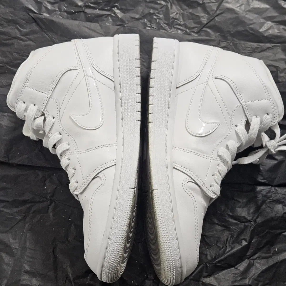 Nike Jordan 1 Mid White 조던 1 미드 화이트 250