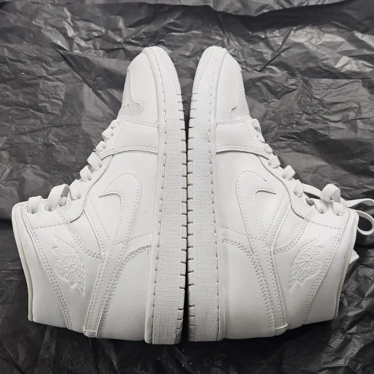 Nike Jordan 1 Mid White 조던 1 미드 화이트 250