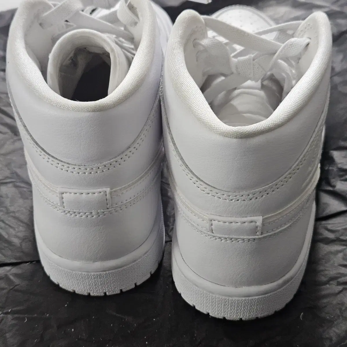 Nike Jordan 1 Mid White 조던 1 미드 화이트 250