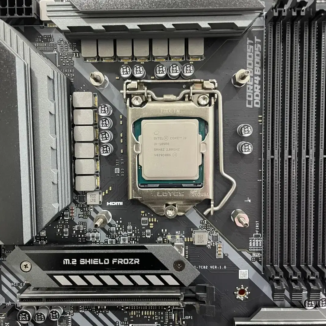 i9 - 10900 MSI B640M 박격포 보드 세트 판매합니다.