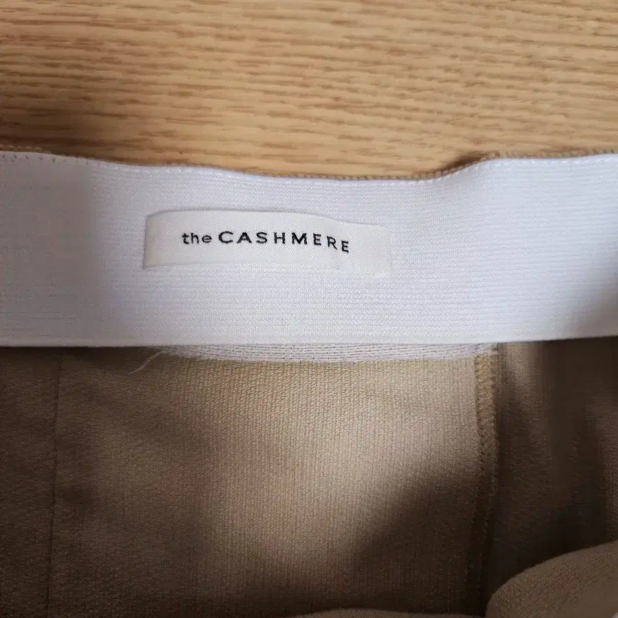 the CASHMERE 더 캐시미어 한섬 코듀로이 스커트