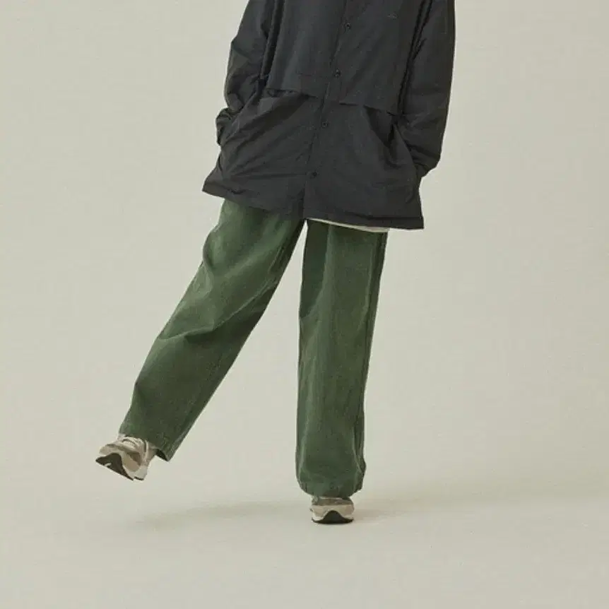 캐피디자인 Two tuck wide kation pants khaki