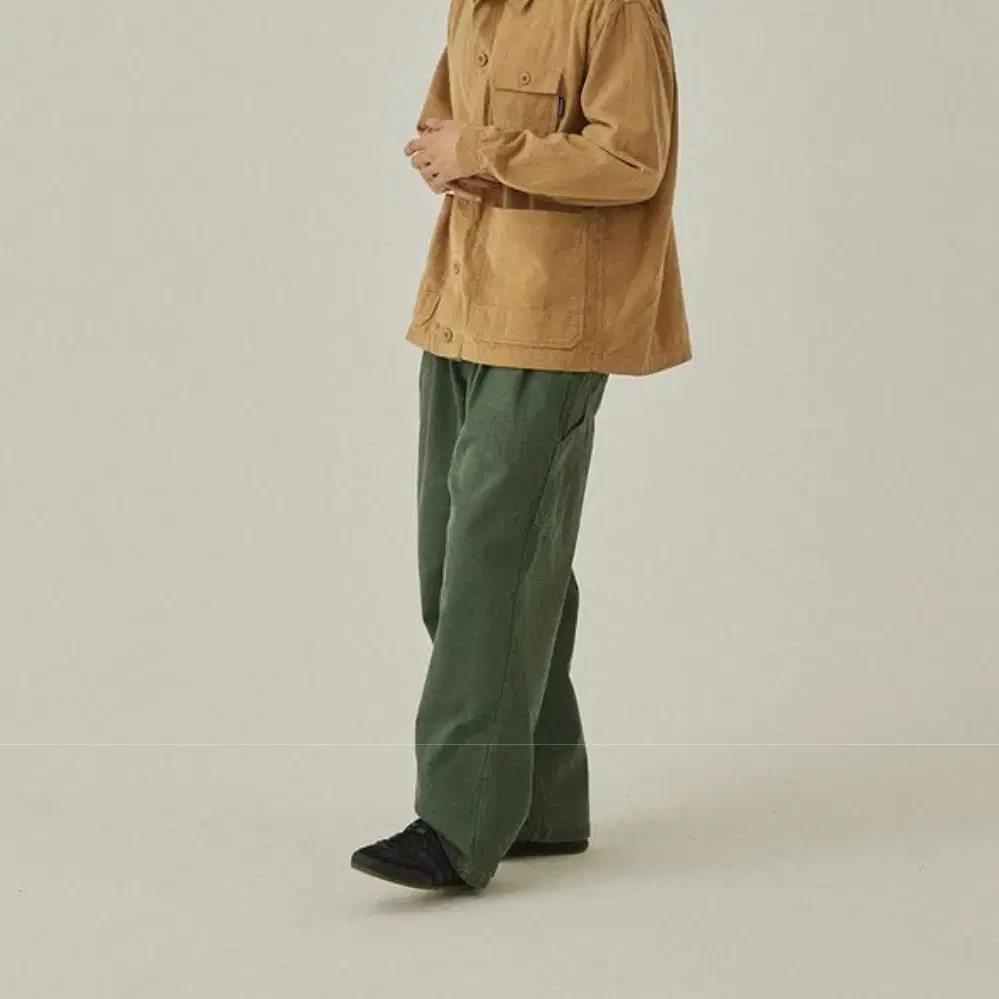 캐피디자인 Two tuck wide kation pants khaki