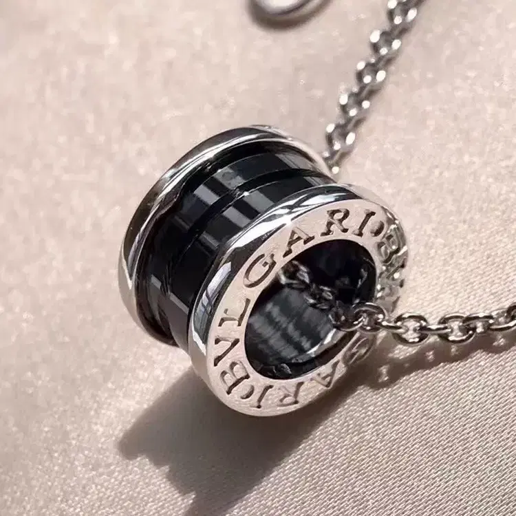 BVLGARI 불가리 여성 자선 블랙 세라믹 목걸이