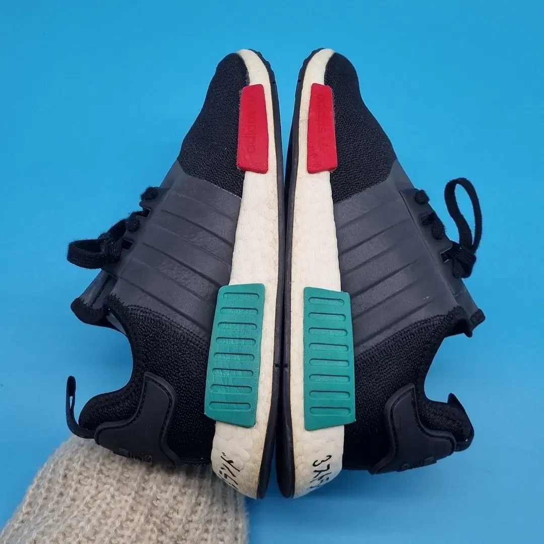 아디다스 NMD R1 운동화 260