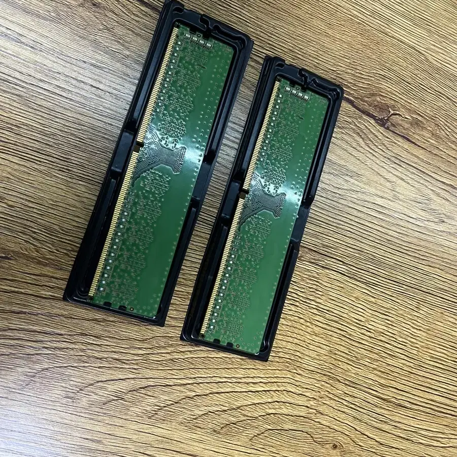 삼성 DDR4 8gb 2개 판매합니다.