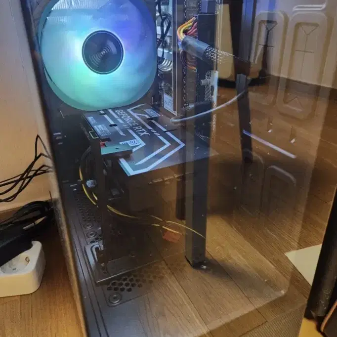 데스크탑 판매합니다. 5600, rtx4060, ram 32gb, ssd