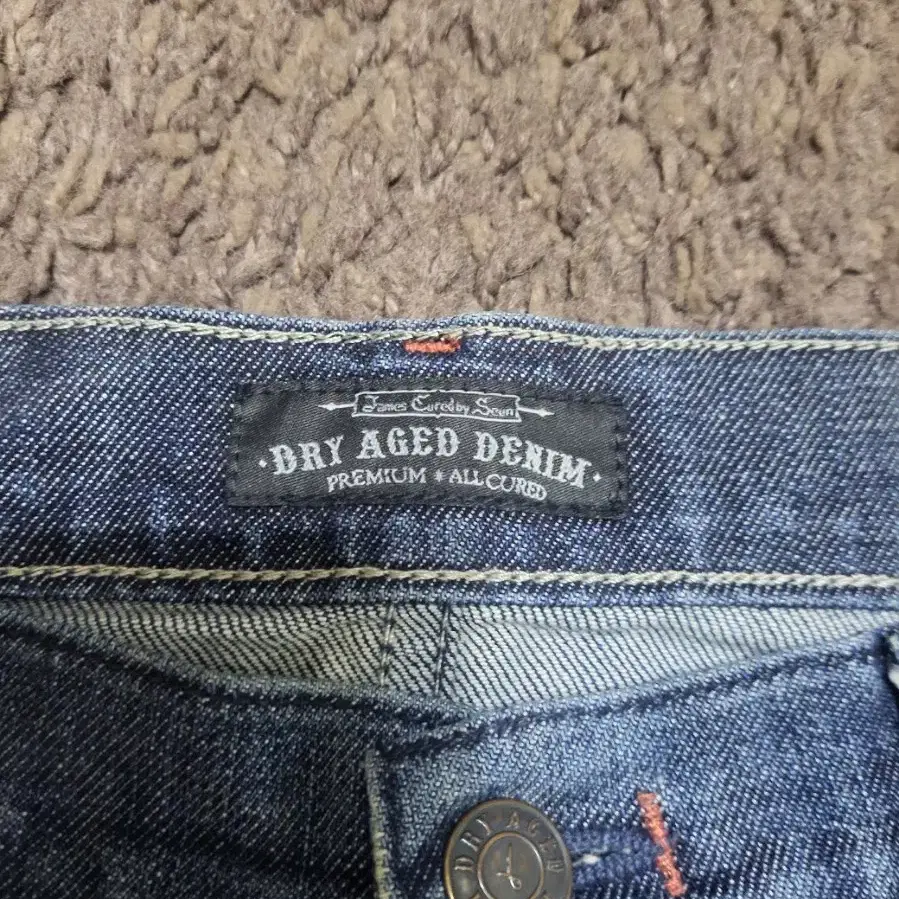 DRY AGED DENIM 남성 33청바지