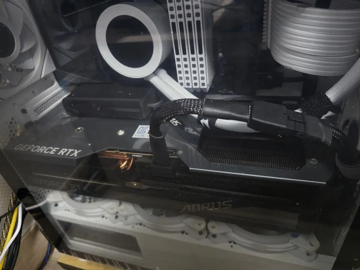 AORUS RTX 4090 마스터 판매합니다.