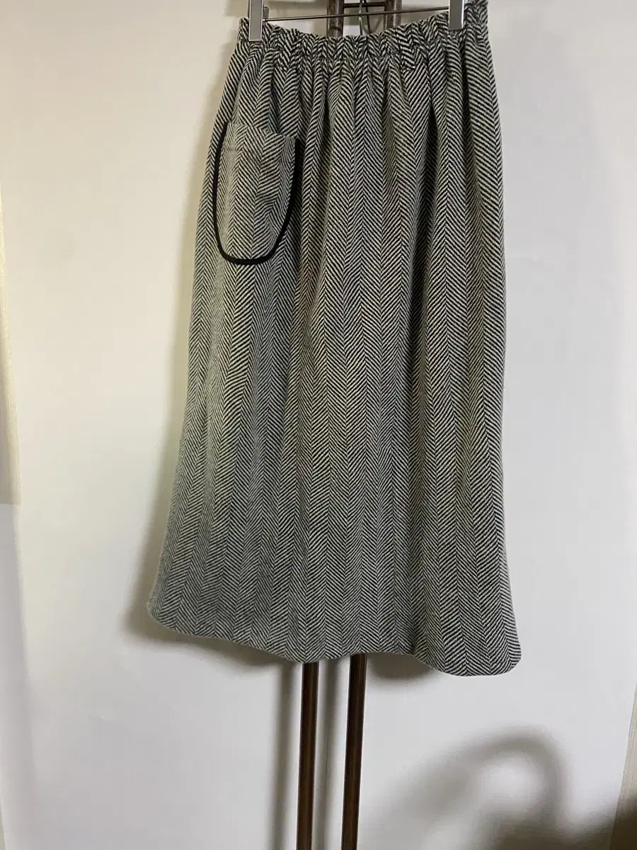 Herringbone Banding Skirt 32-33 inches