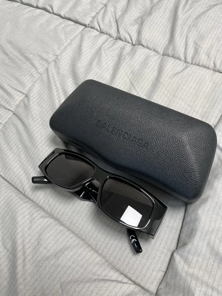 발렌시아가 BALENCIAGA 선글라스 BB0100S 001