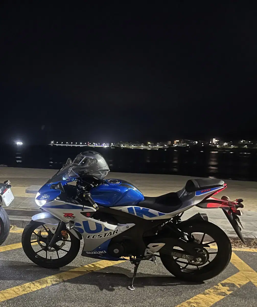 스즈키 gsx-r 125 스페셜 카울 팝니다