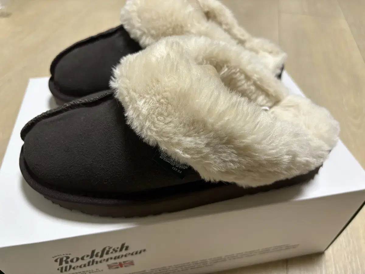 rockfishweatherwear original winter slippers chocolate 230 size sells [1 time