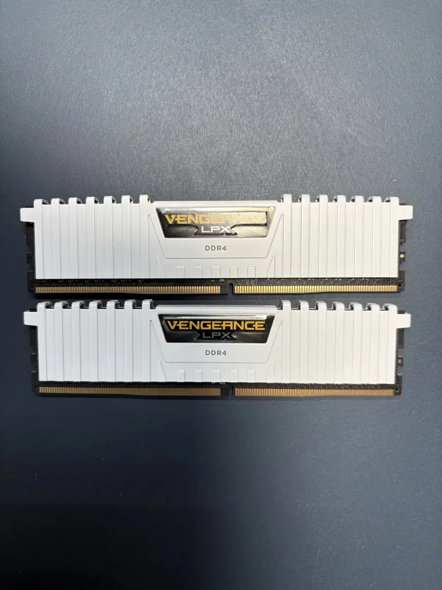 커세어 8GB x 2 DDR4 Ram (3000MHz)