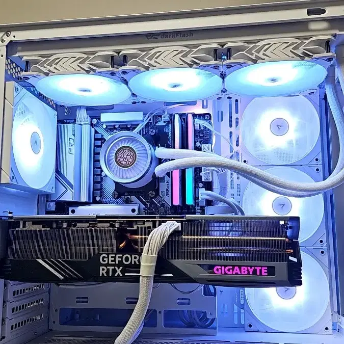 9800x3d, rtx4080, 2tb 본체