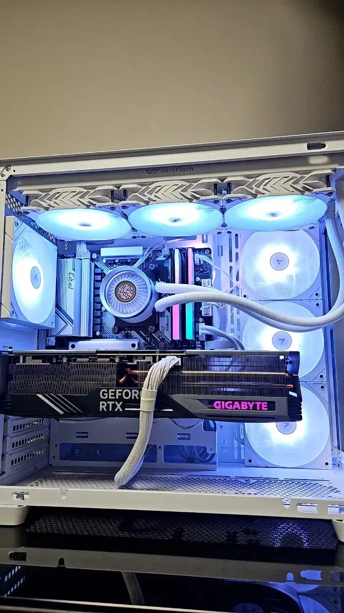 9800x3d, rtx4080, 2tb 본체