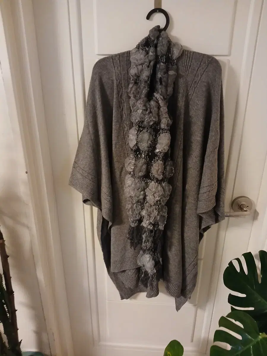 Gray shawl-cum-cardigan scarf set (new product) bulk