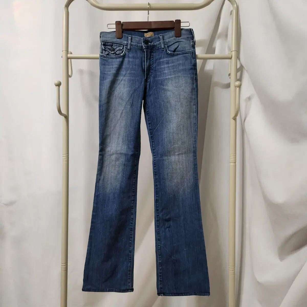 D490 [27] True Religion Mid-Rise Bootcut Becca Jeans