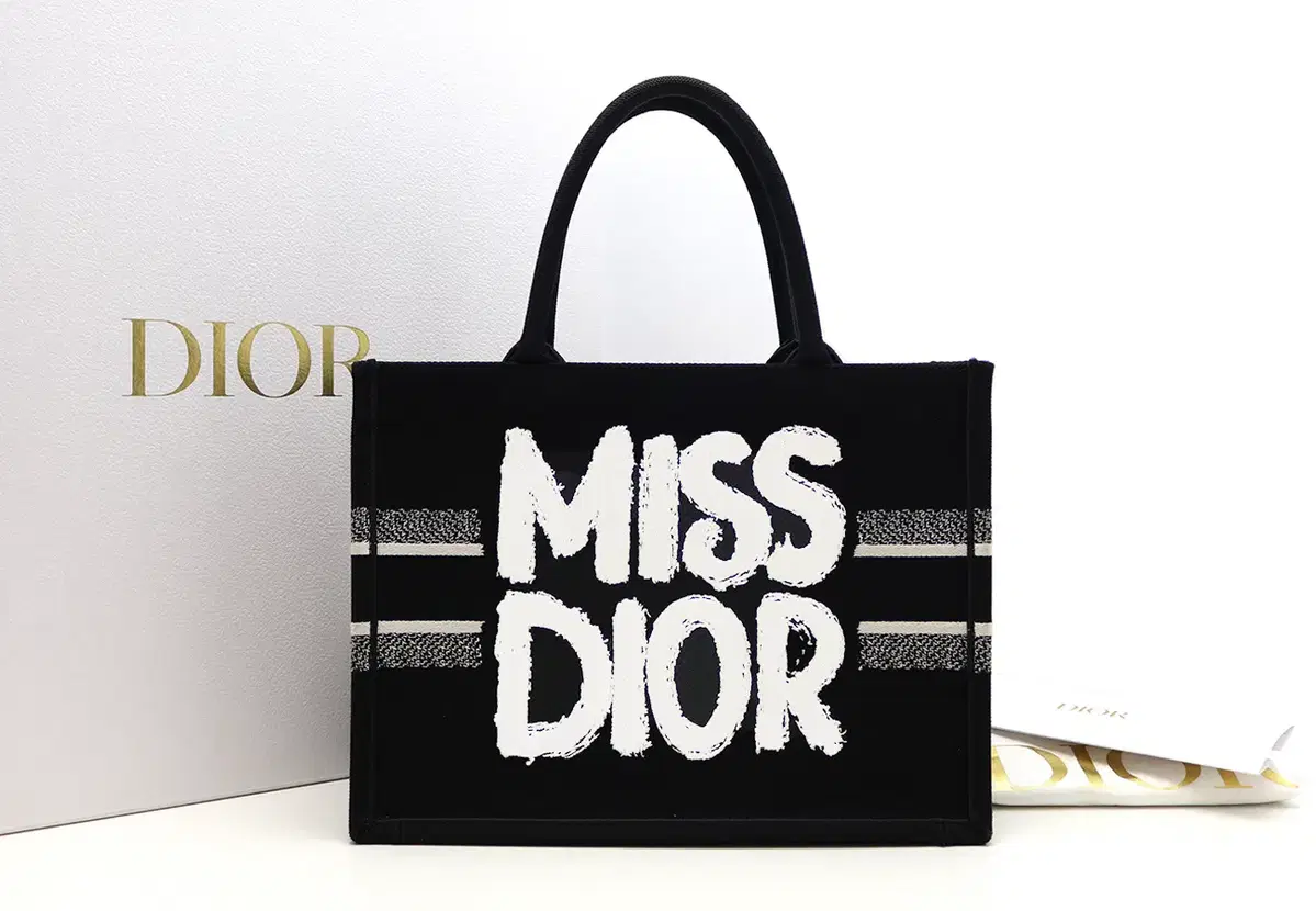 [착한중고명품동래점] 디올 MISS DIOR 북토트 미듐 M1296