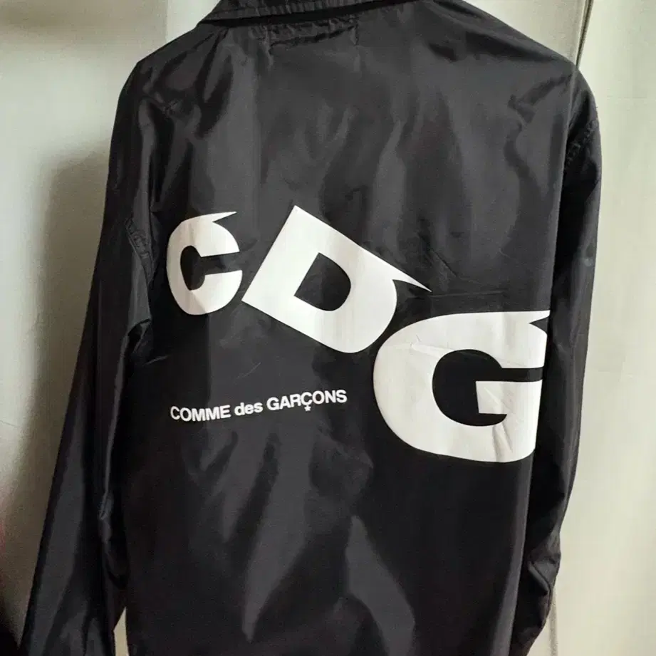 꼼데가르송 CDG 바람막이