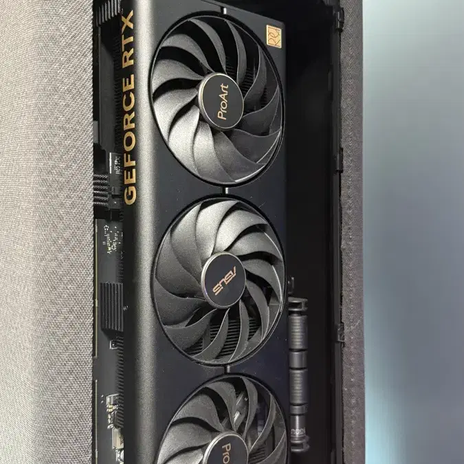 Asus eRTX 4070TI ProArt 판매합니다