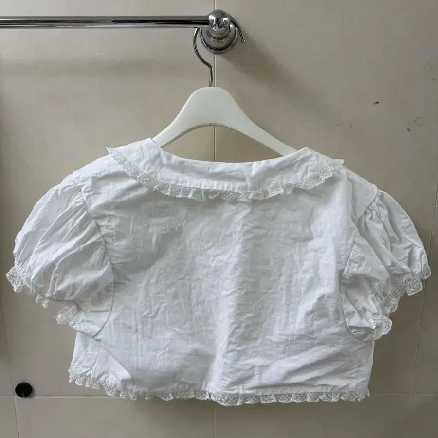 프레클 freckle lace trim crop blouse